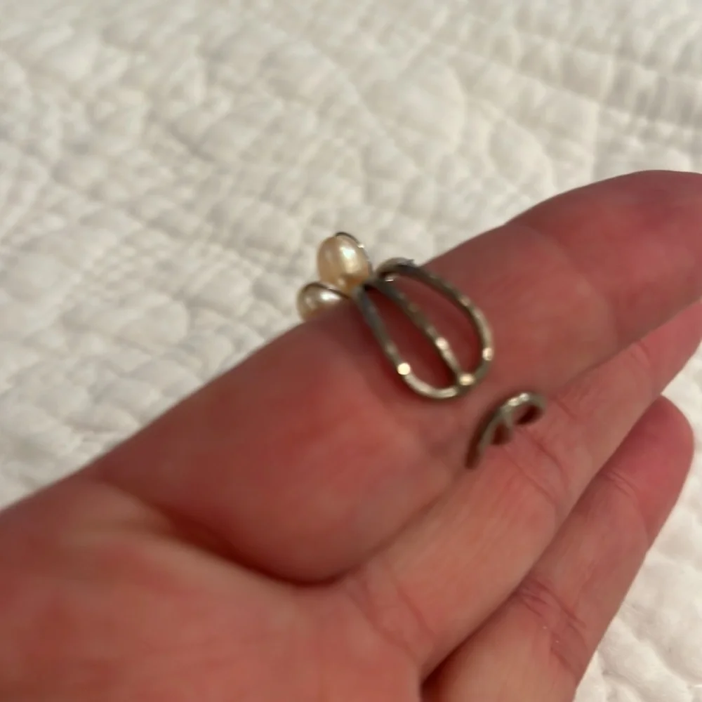 Flower ring - Picture 2 of 3